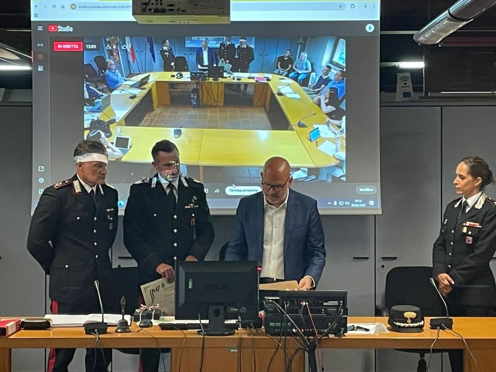 Salvano la vita a una donna: premiati i carabinieri eroi