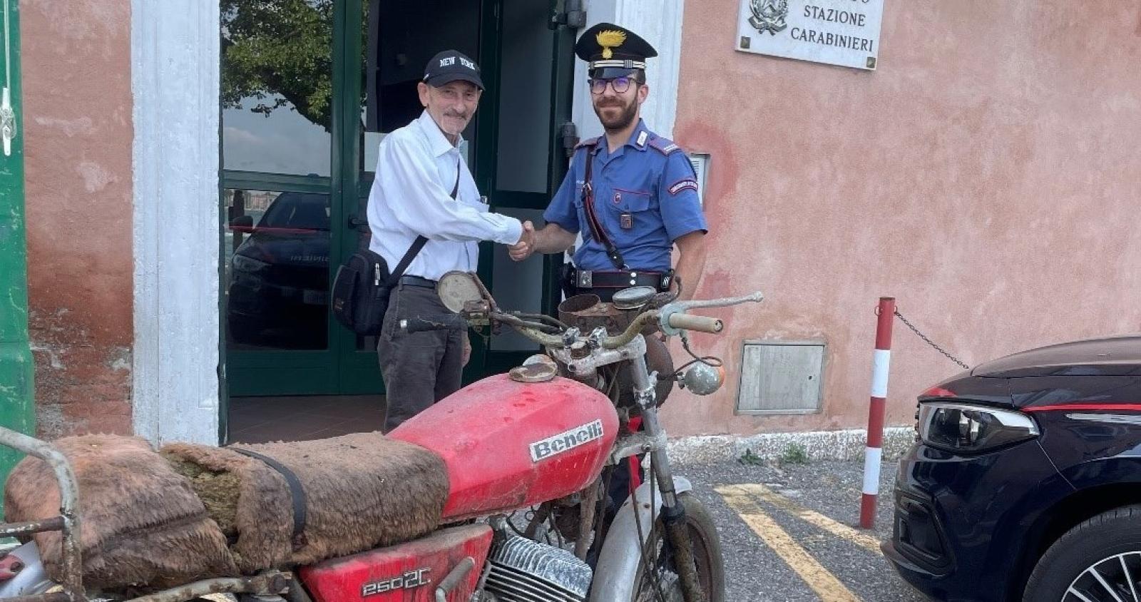 Dopo 35 anni ritrova la sua Benelli rubata