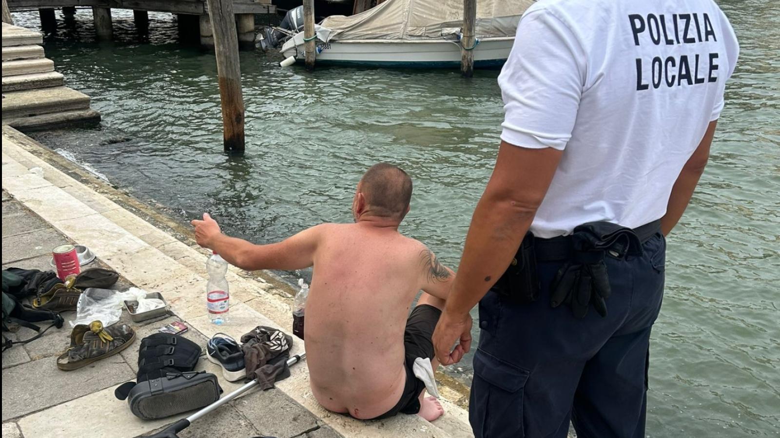 Turisti ubriachi si tuffano nel Canal Grande: multa e daspo