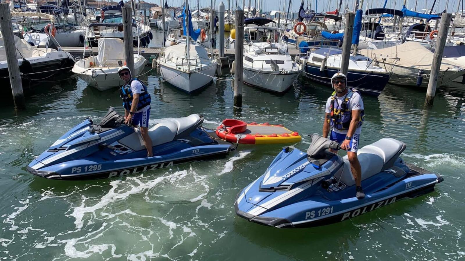 Bagnante rischia di annegare, salvato dalla Polizia di Stato