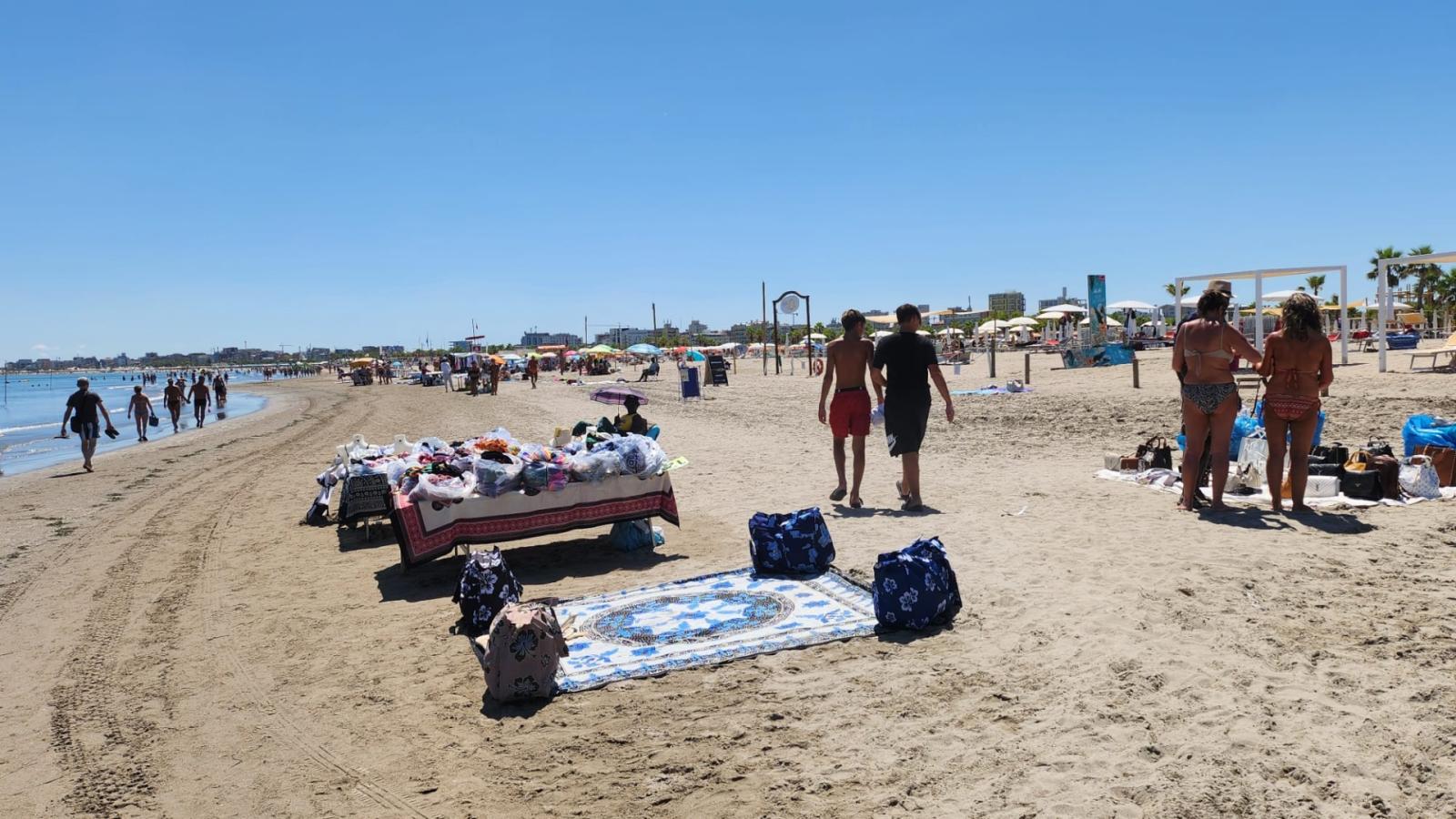 Abusivi, chiesti interventi concreti