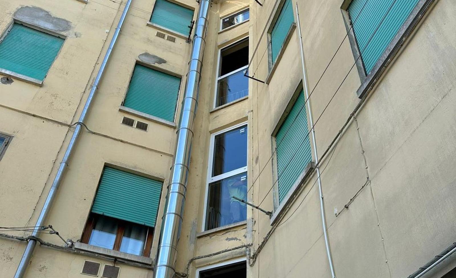 Nuovi infissi in via Turati &rdquo;pi&ugrave; comfort ed efficienza&rdquo;