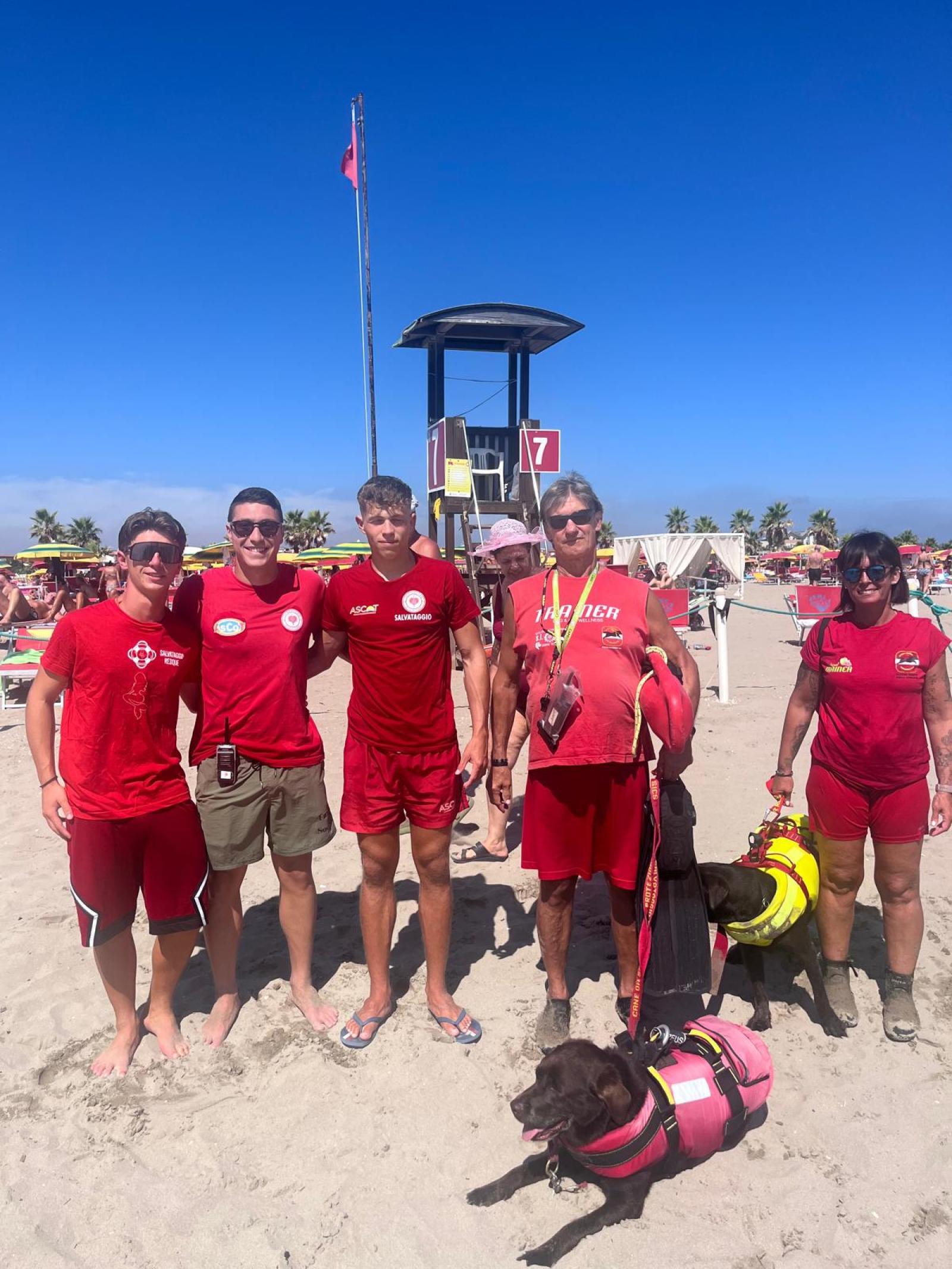 Eroismo in spiaggia: il salvataggio che ha unito Chioggia