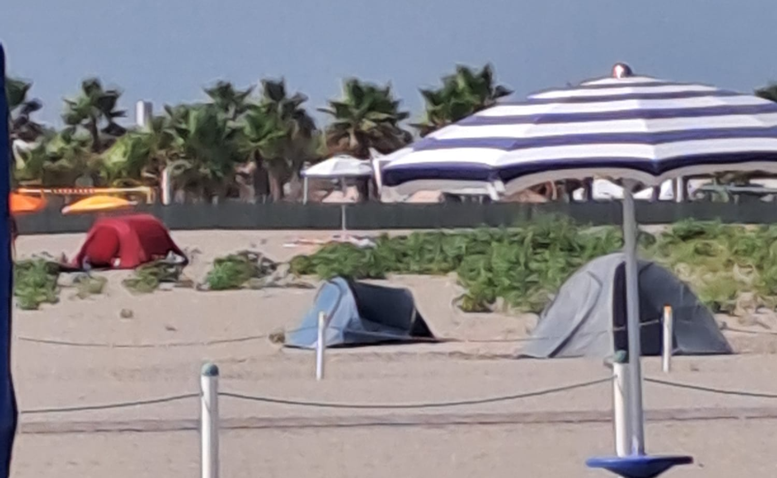 Spiagge libere, ancora eccessi