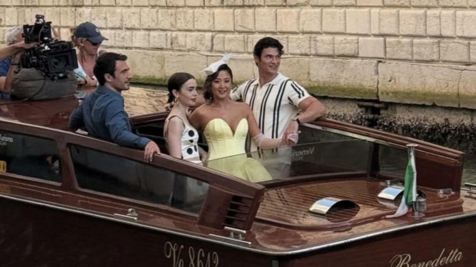 Emily in Paris conquista Venezia: dal Canal Grande all&rsquo;hotel Danieli, il set che fa sognare (e discutere)