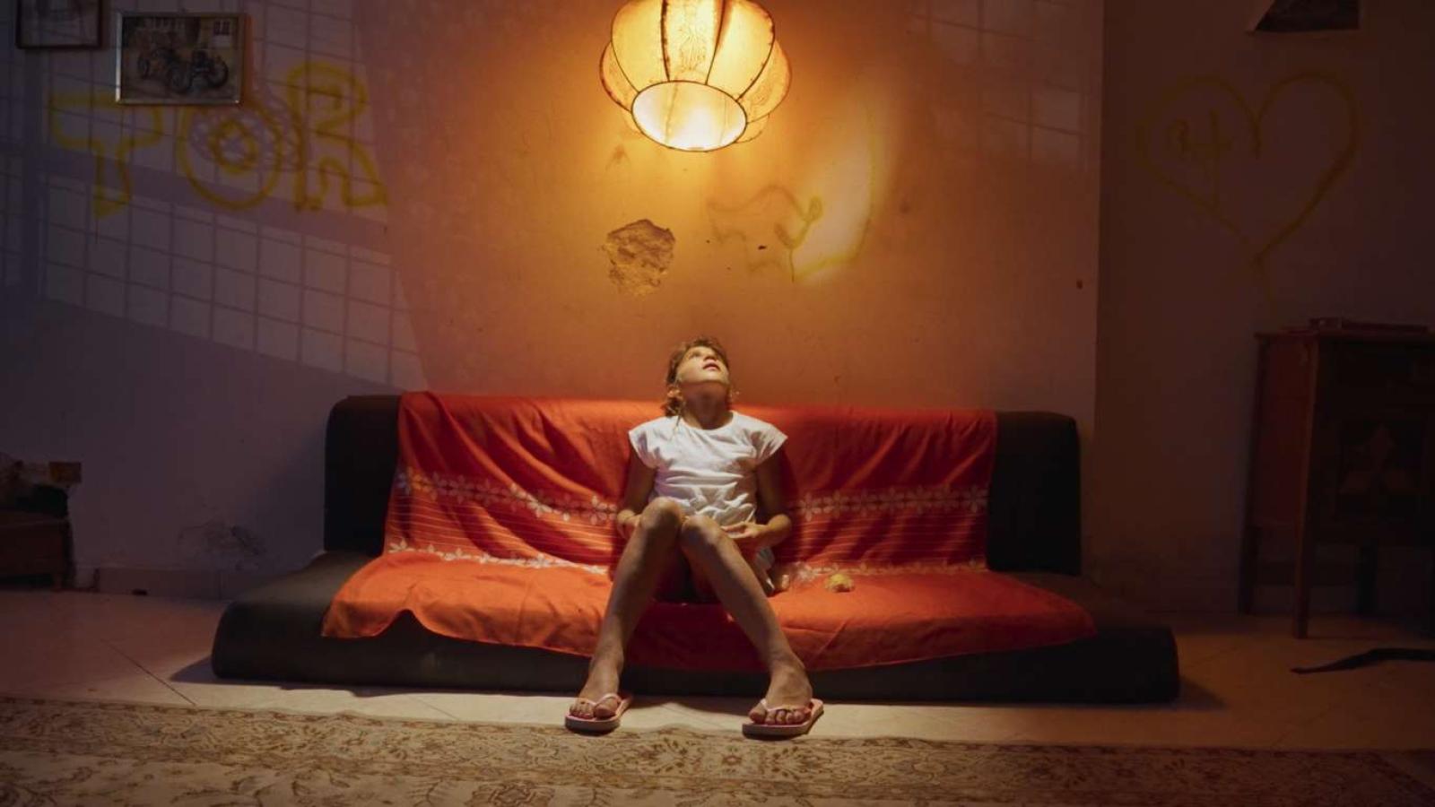 &ldquo;Il Castello Indistruttibile&rdquo;: l&rsquo;ultima estate di infanzia tra giochi e macerie