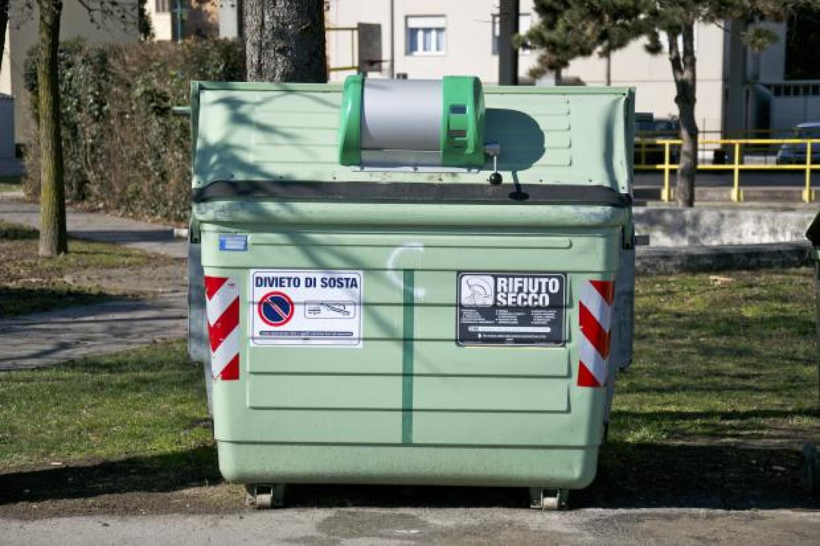 Arrivano i cassonetti intelligenti