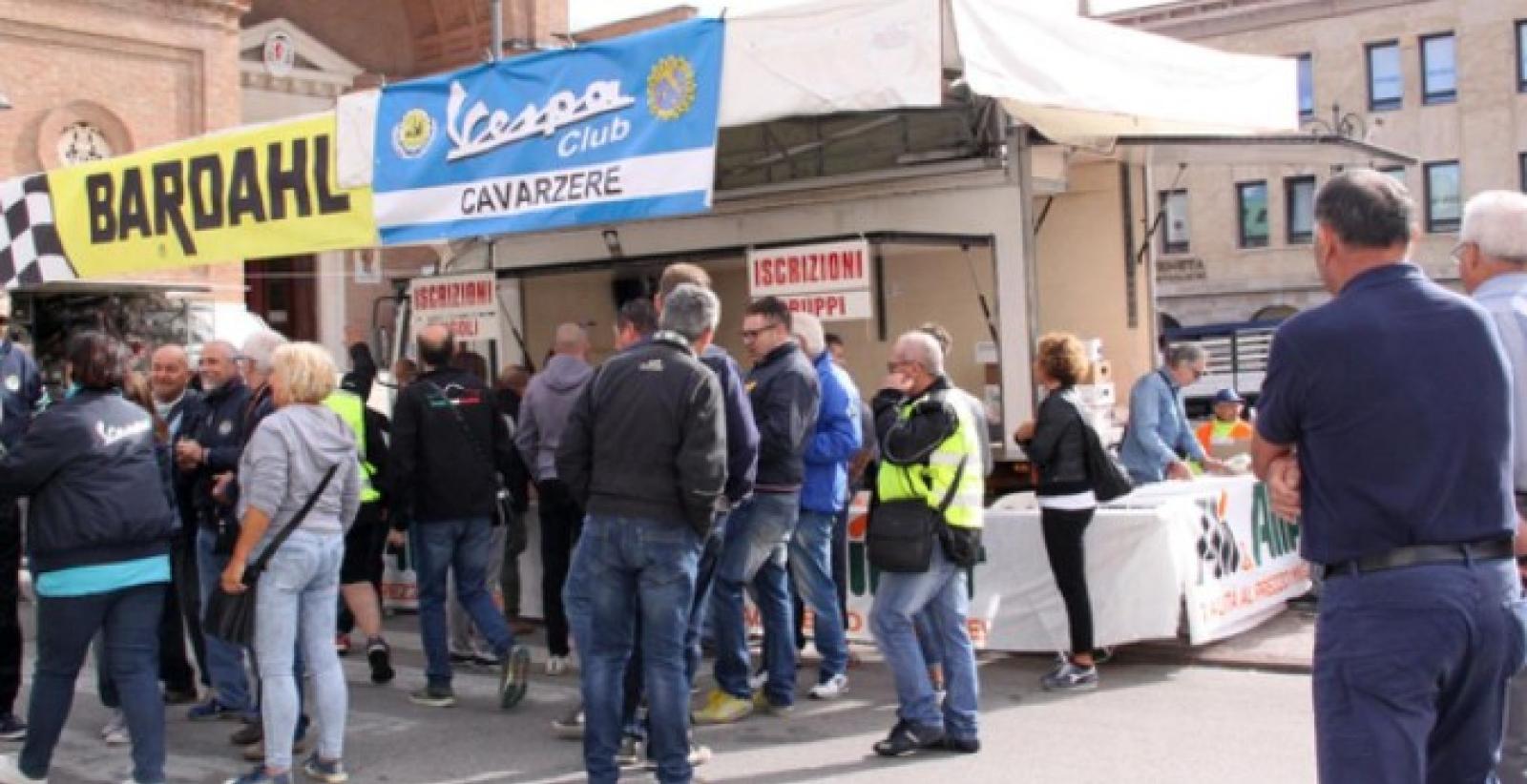Cavarzere si tinge di rosa per il raduno delle vespe
