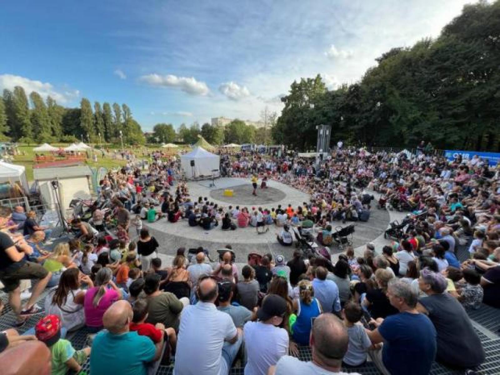 Mestre, il Parco Bissuola si trasforma in un cielo di bolle