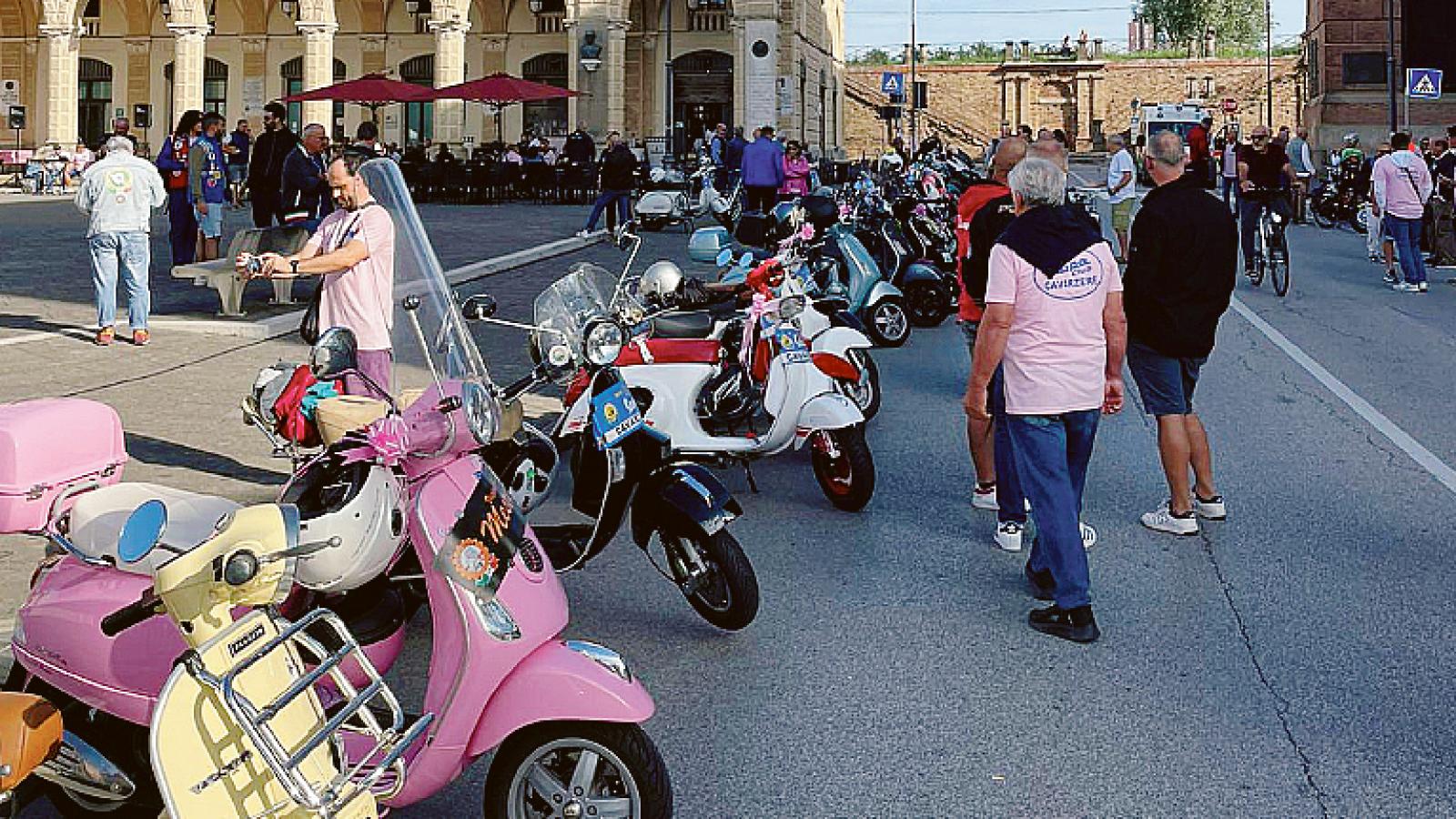 Vespa &egrave; donna, successo a due ruote