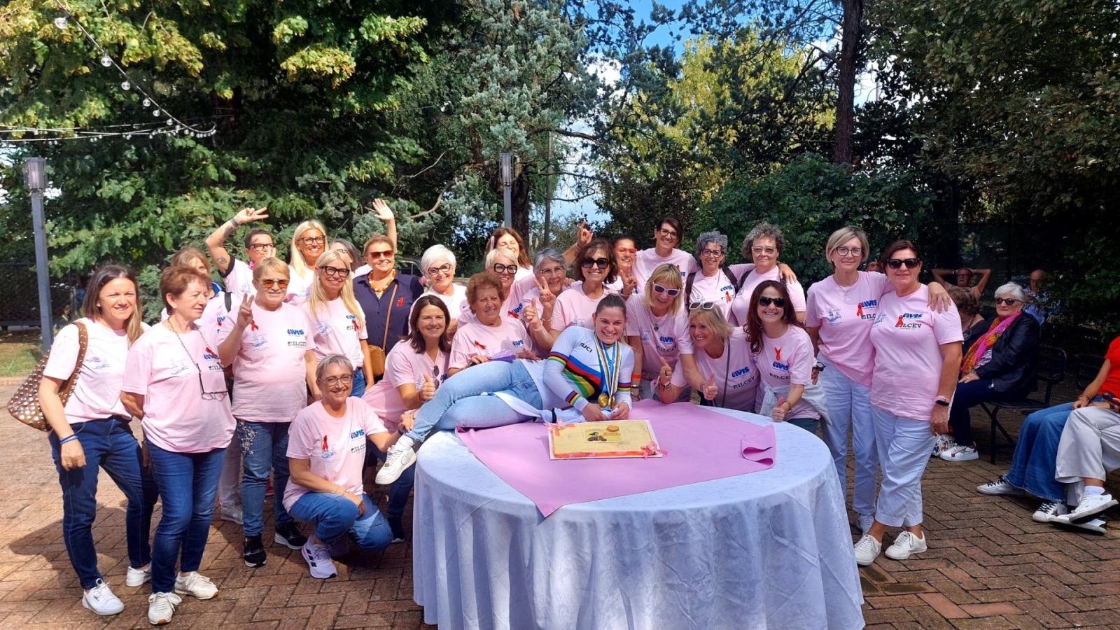 130 vespe rosa incantano la citt&agrave;