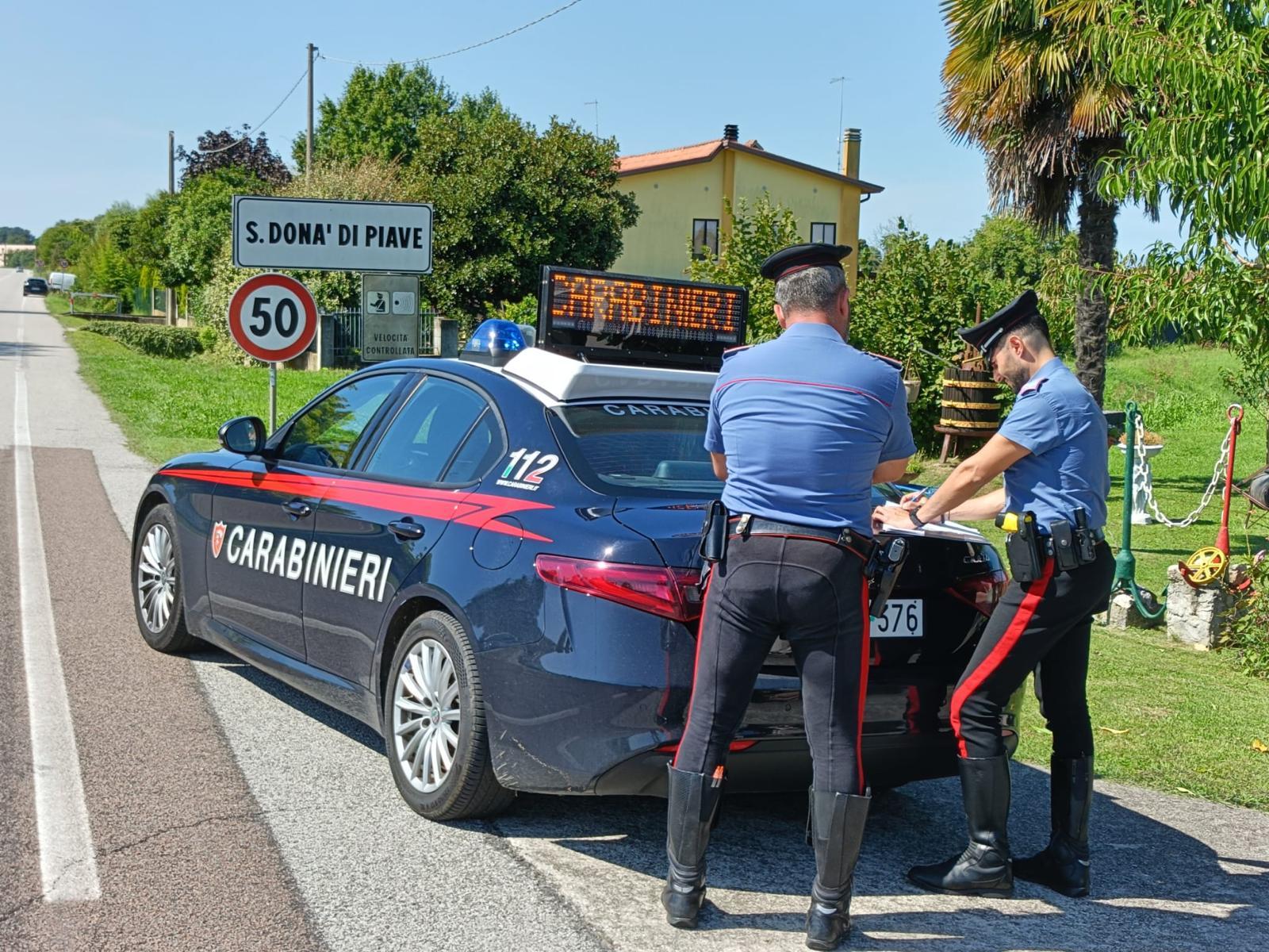Tenta di impiccarsi, salvato dai Carabinieri