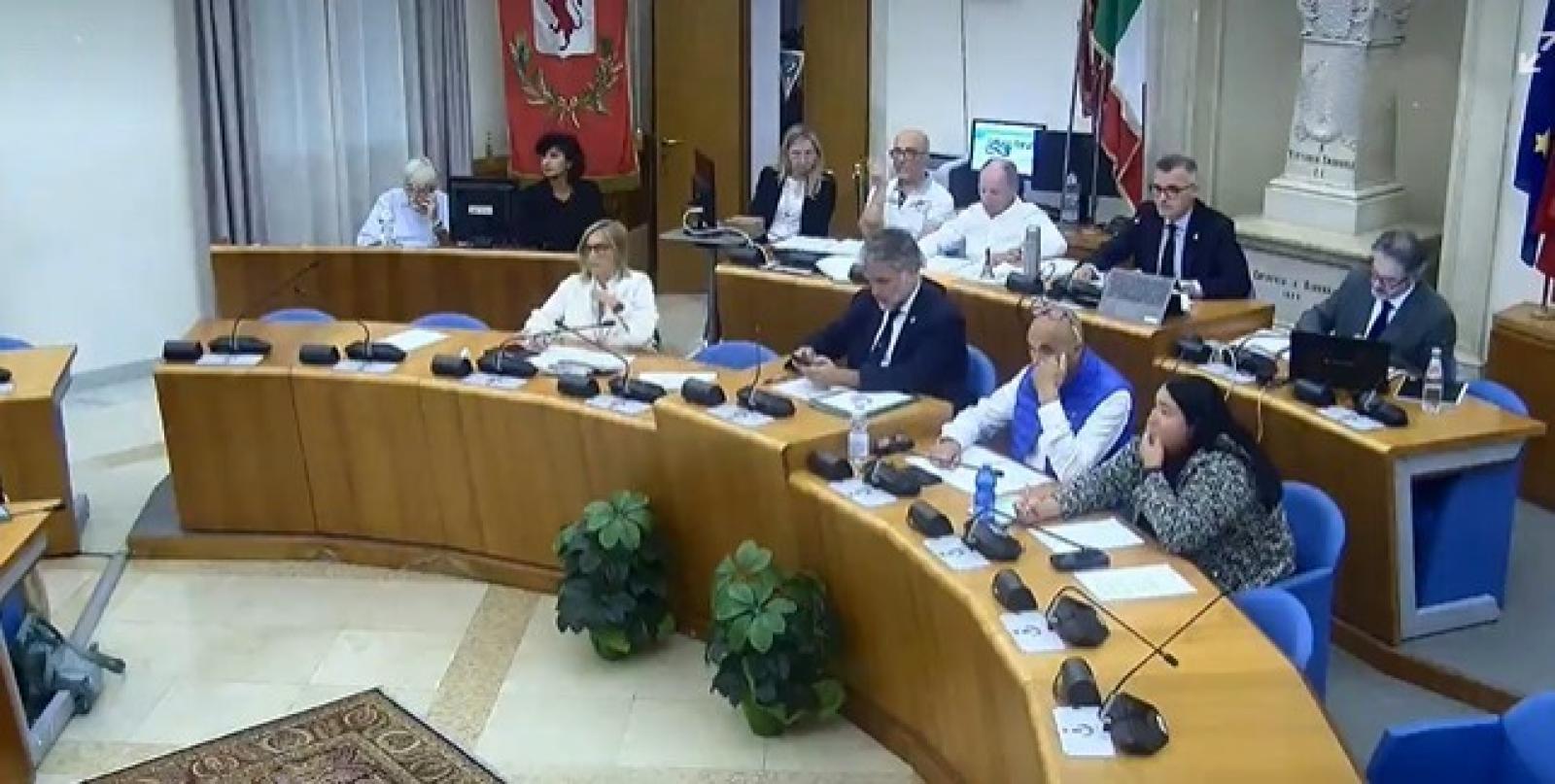 Dibattito sul salario minimo: la maggioranza vota il rinvio