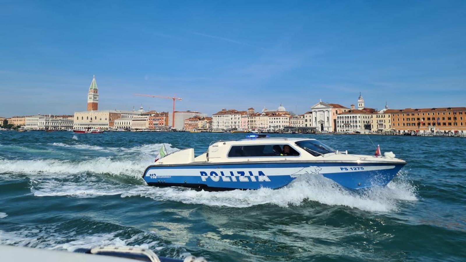 Tra i fazzoletti le dosi di droga, arrestato tunisino