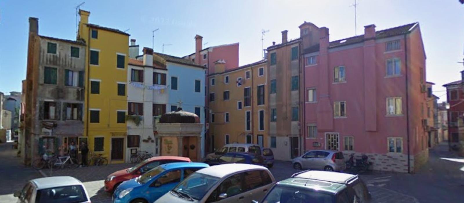 Residenti sotto assedio dei vandali