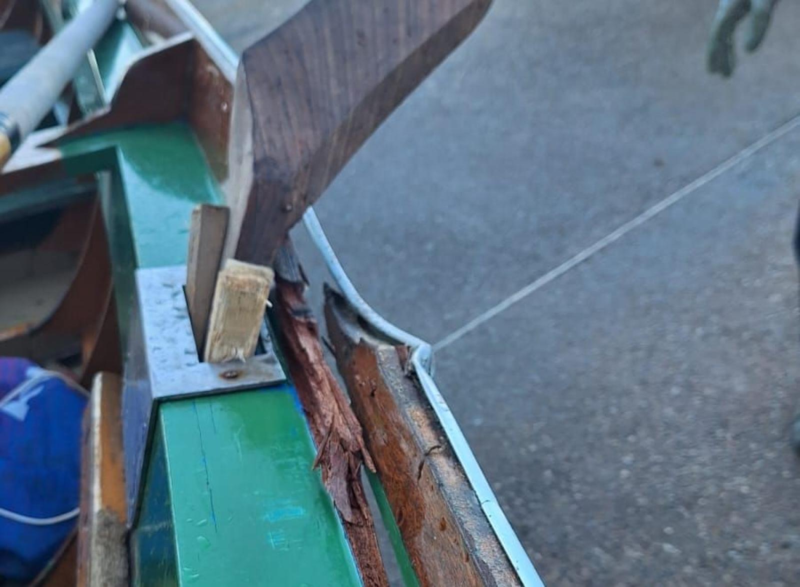 Cannaregio, mototopo tampona una barca a rem