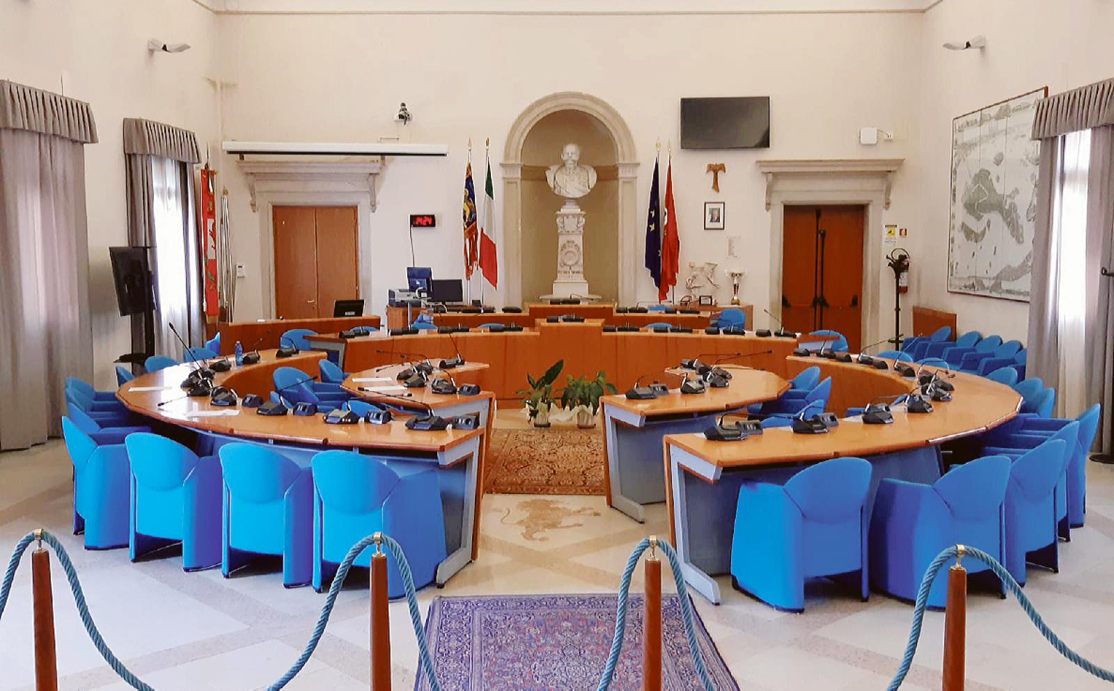 Sfiducia, FdI frena la mozione