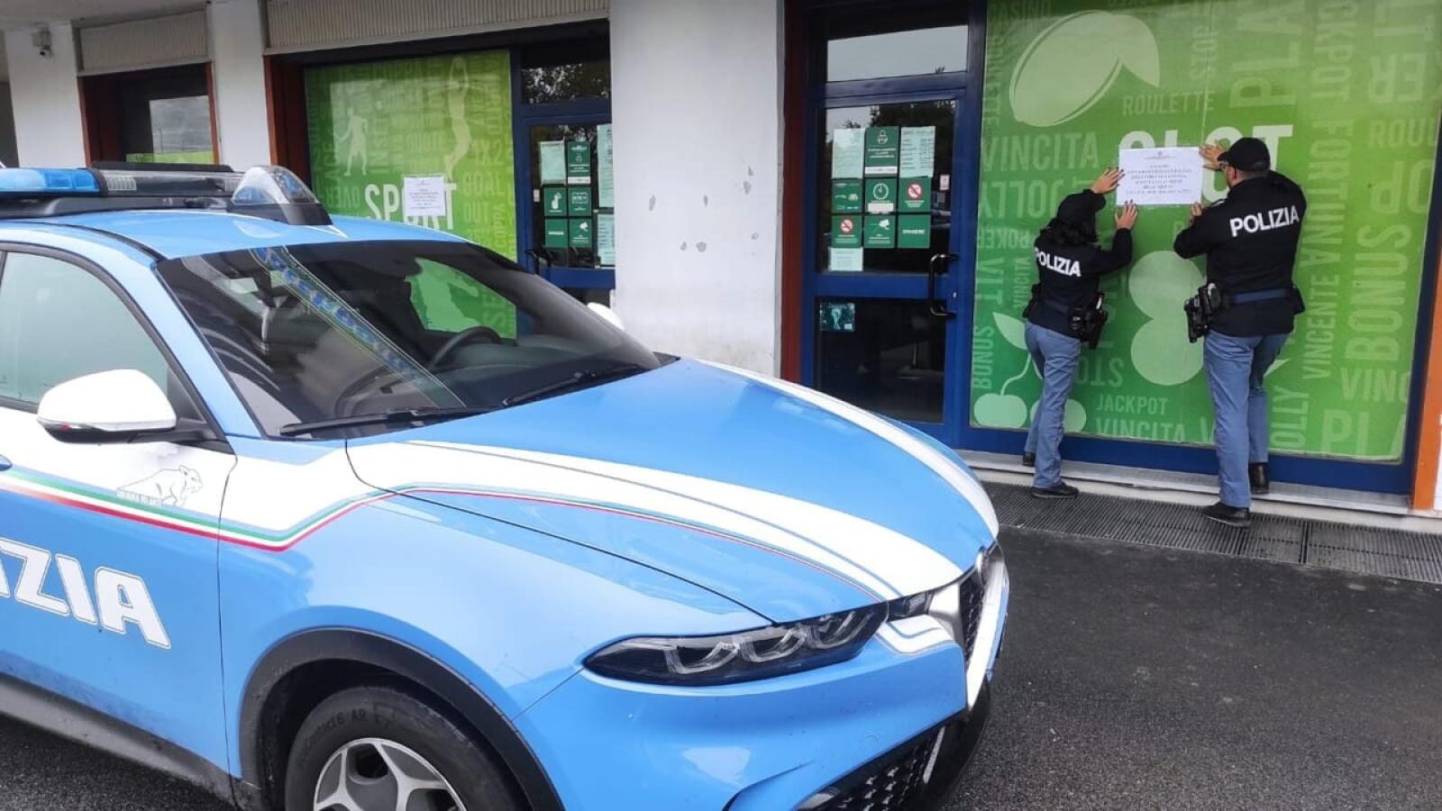 Irregolarit&agrave; sugli orari di apertura, chiusa una sala slot