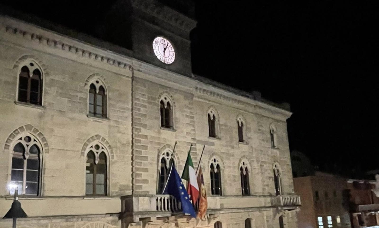 La torre dell&rsquo;orologio torna a brillare