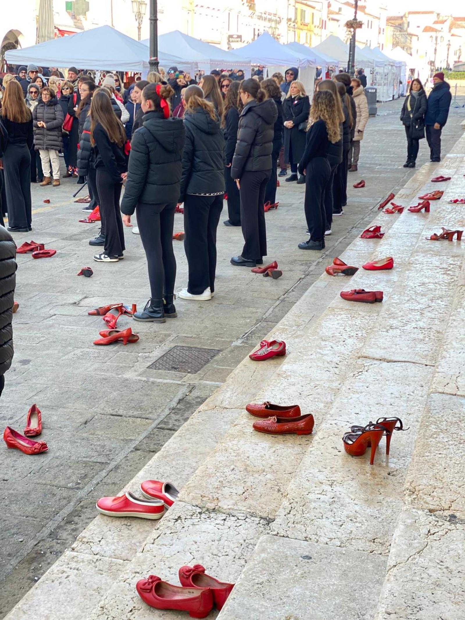 78 femminicidi nel 2025 il grido contro la violenza