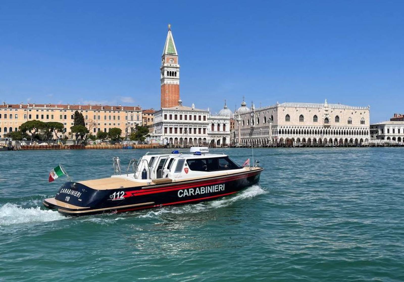 Minacce e violenze senza tregua: arrestato nella notte un 49enne