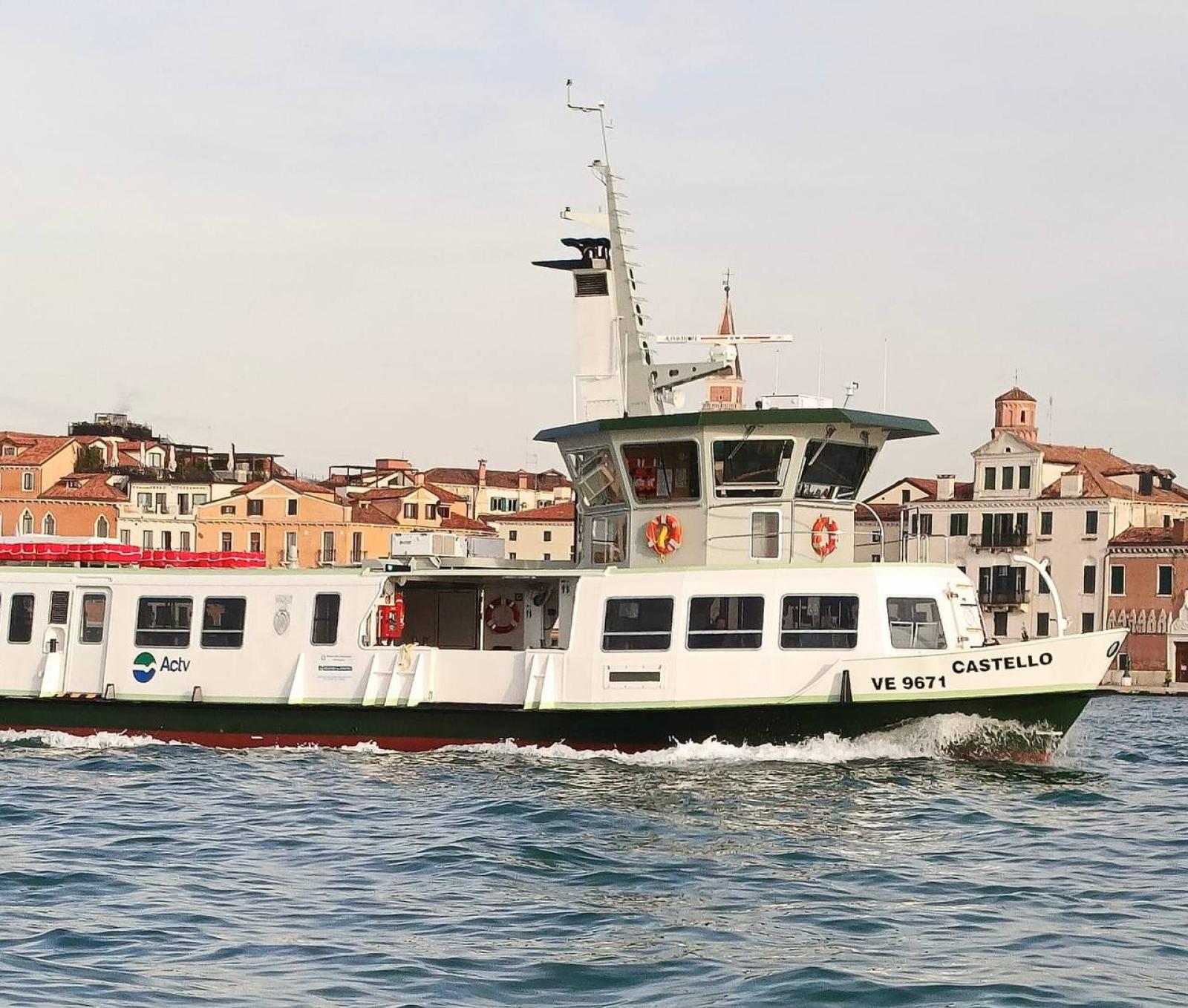 In laguna entra in servizio il motobattello &ldquo;Castello&rdquo;