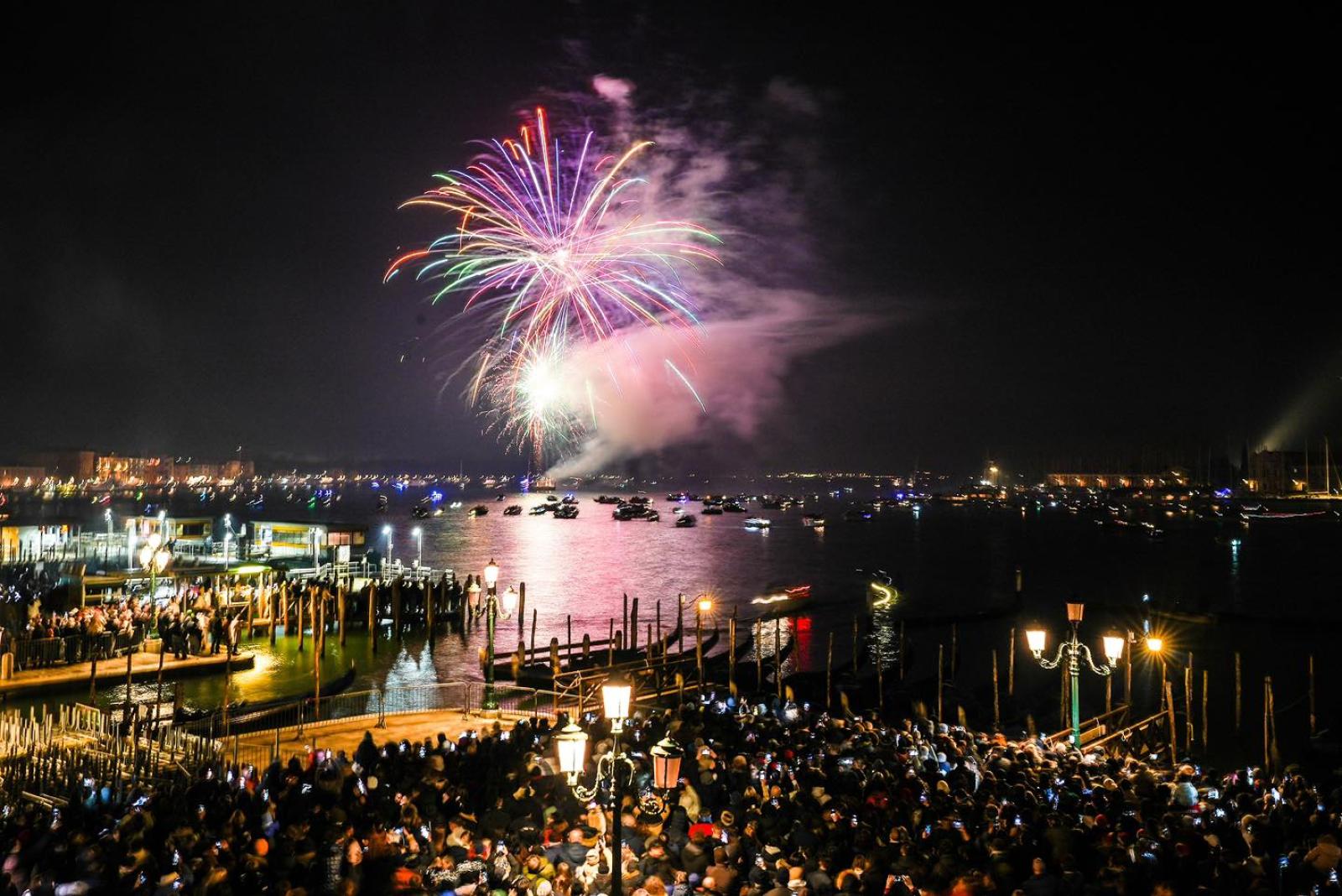 Capodanno 2026, treni straordinari nella notte da Venezia
