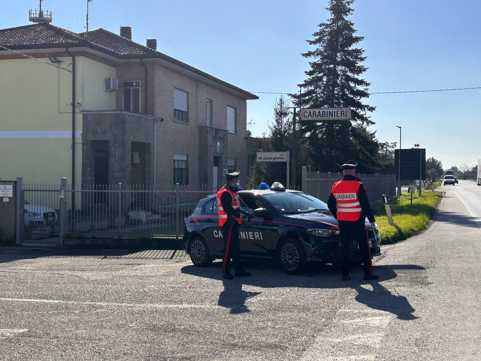 Le rubano l'auto, i carabinieri gliela riportano