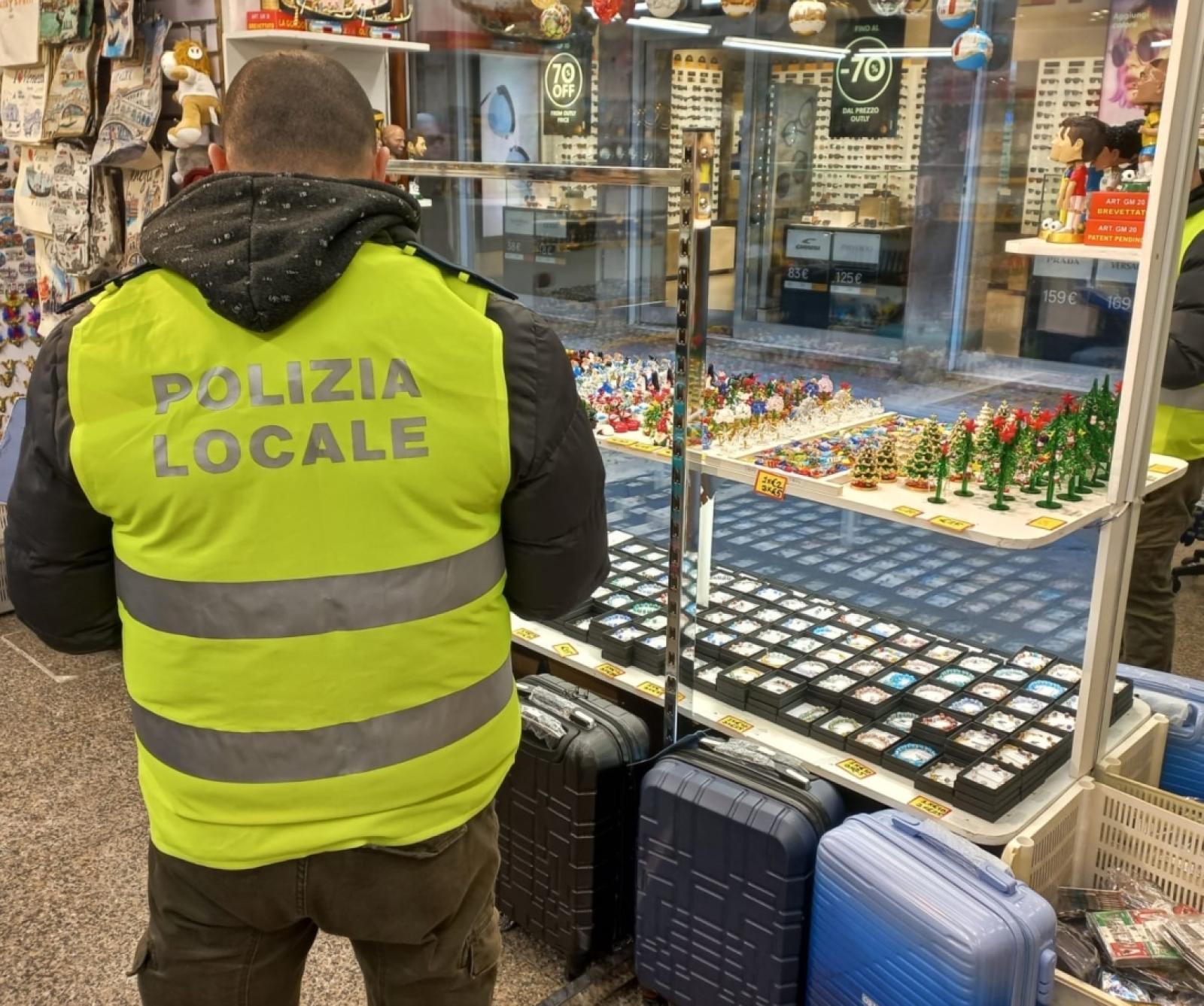 Centro storico di Venezia, sequestrati 350 articoli