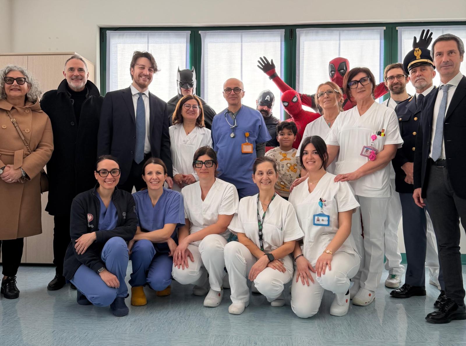 Gli ospedali veneti invasi da supereroi per regalare sorrisi