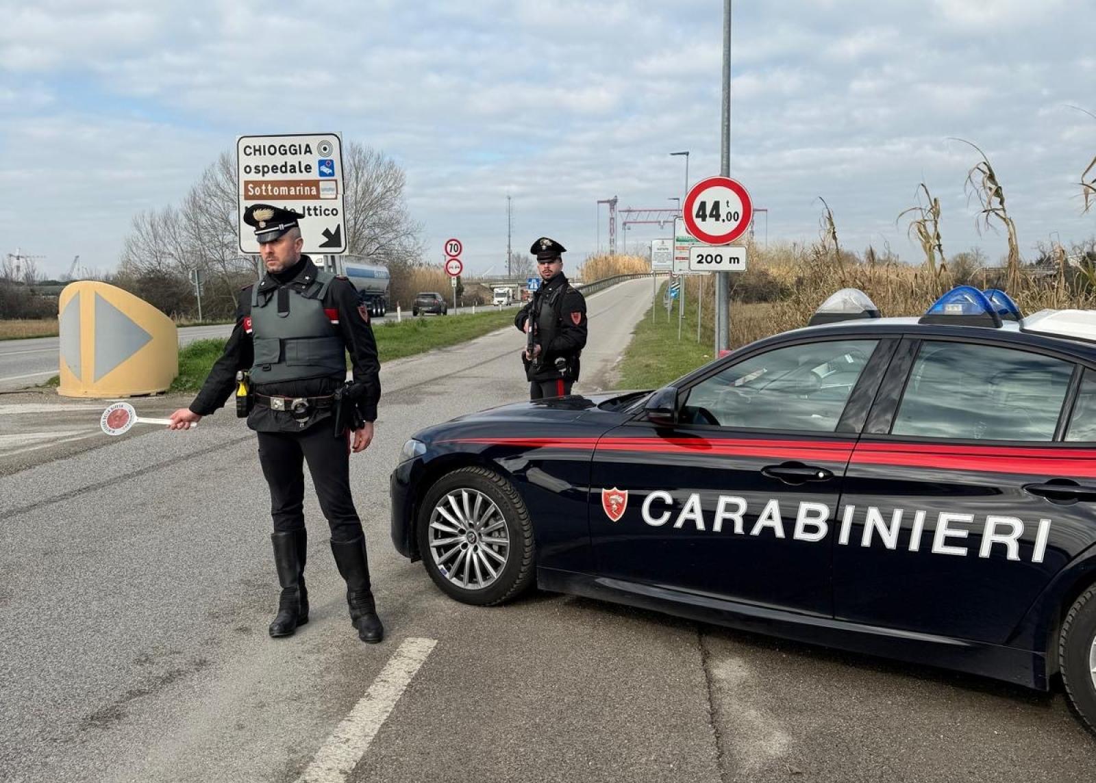 Si presenta a casa dell&rsquo;ex e aggredisce i Carabinieri: arrestata 35enne