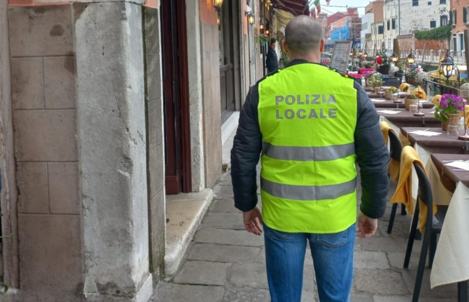 Venezia, controlli in un locale di Santa Croce: sequestrati gli alimenti 