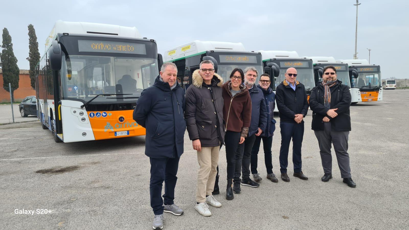 Cinque nuovi bus a basse emissioni