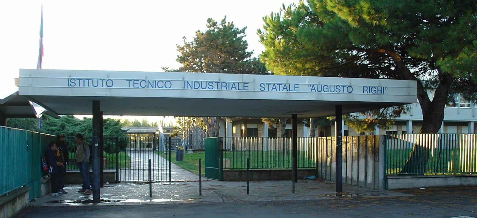 Cestari Righi, allarme classi sovraffollate