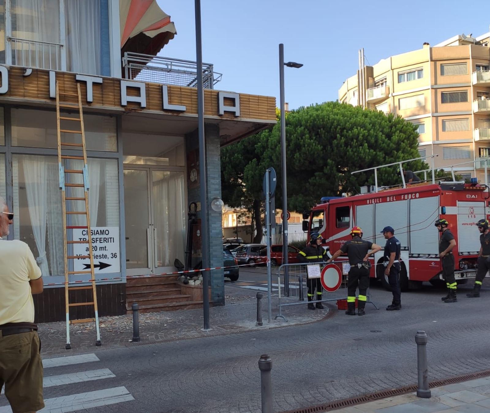 Cadono calcinacci in centro, paura a Sottomarina