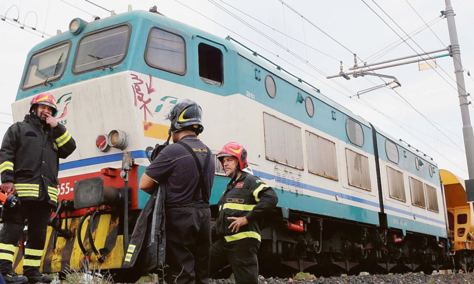 Muore travolto dal treno