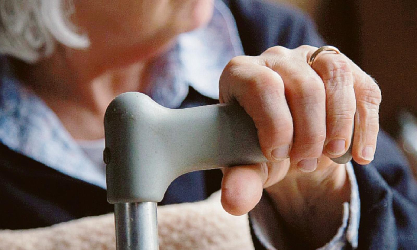 Furti ai danni di due anziane,  arrestate due persone