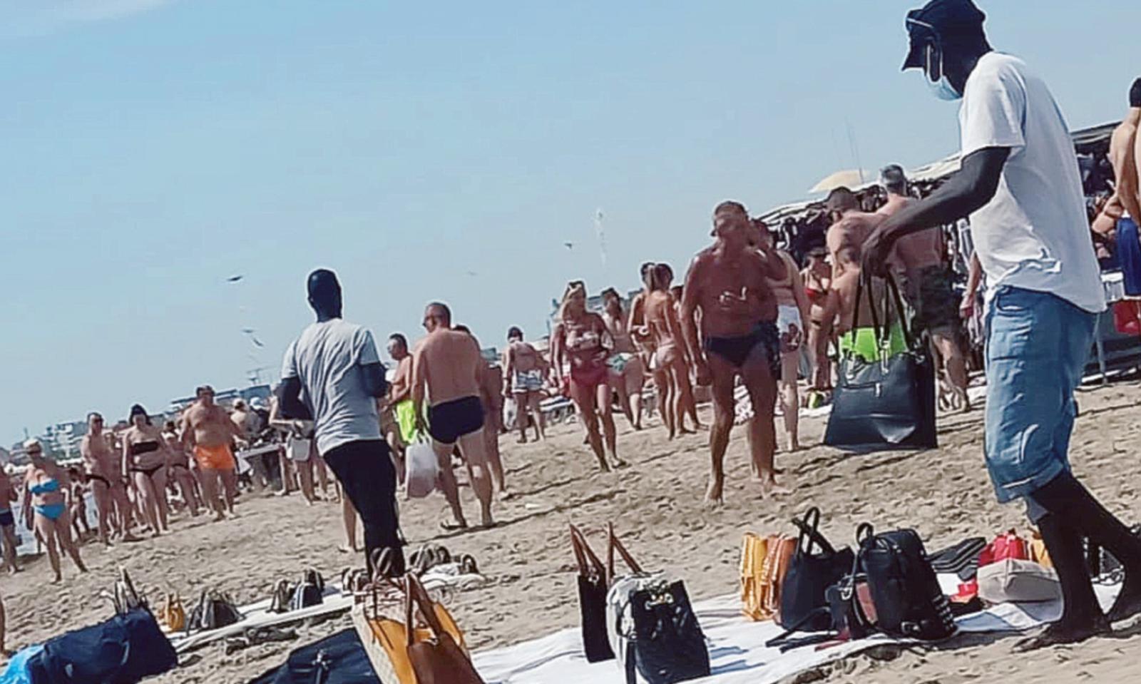 &ldquo;Una legge contro i venditori abusivi in spiaggia&rdquo;
