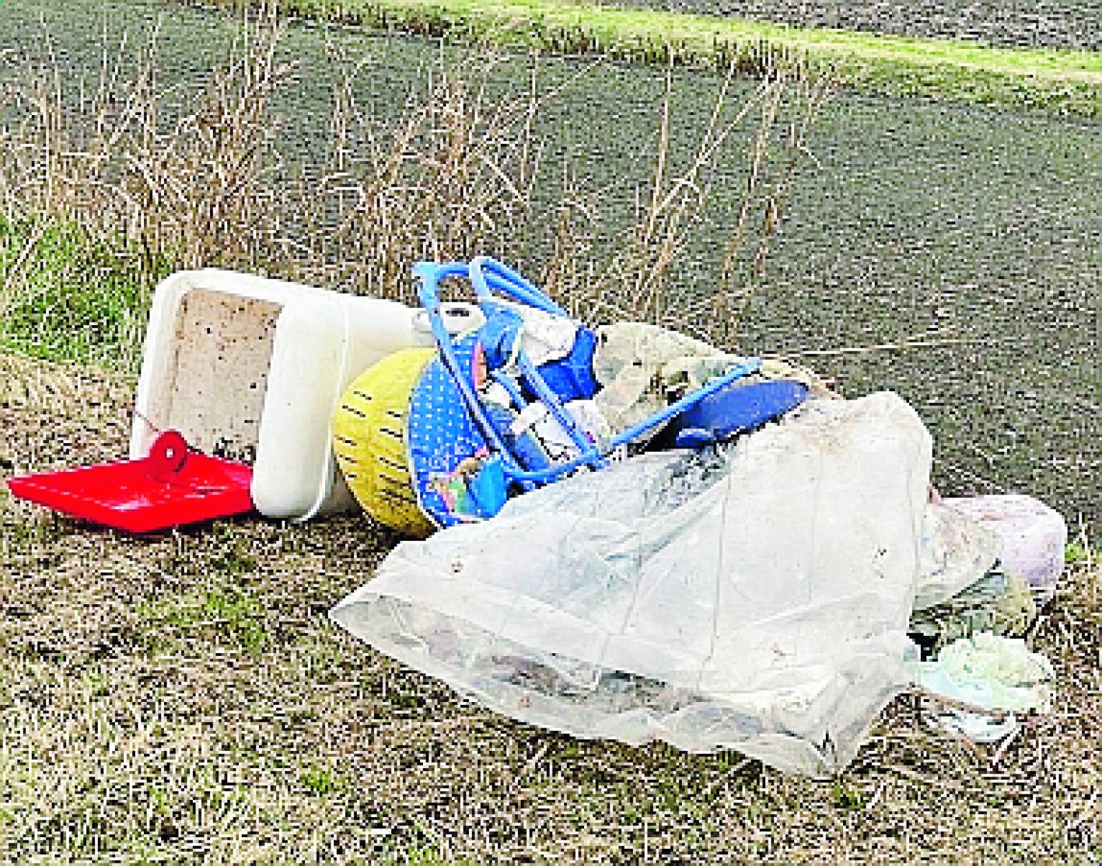 Rifiuti abbandonati, il colpevole pizzicato da un video