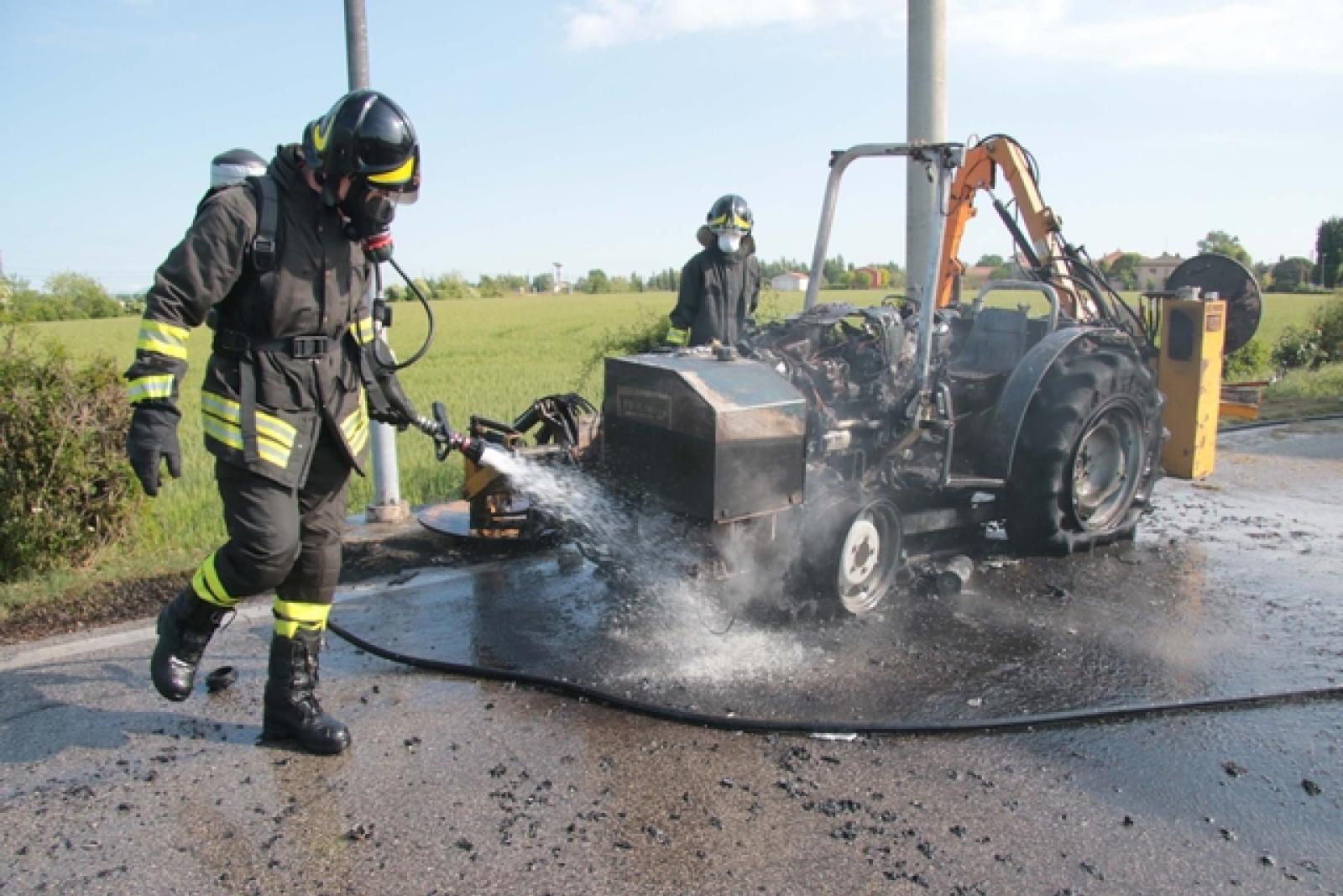 Incendio Trattore Tassina 8