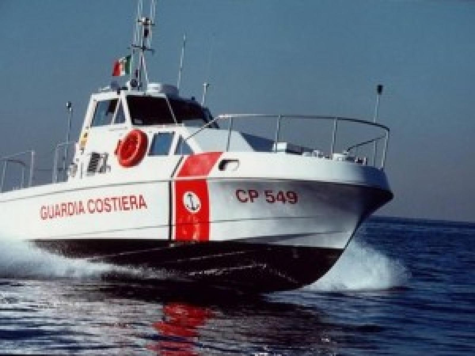 Dramma in mare: turista ferito in barca a vela, salvato da un'operazione congiunta di soccorso