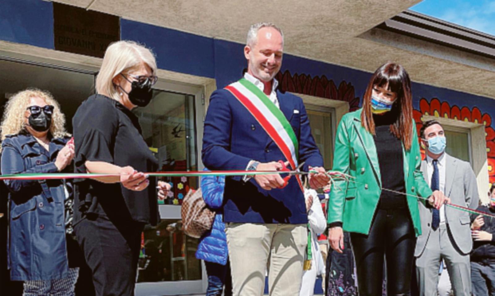 La parete della scuola diventa un&rsquo;opera d&rsquo;arte