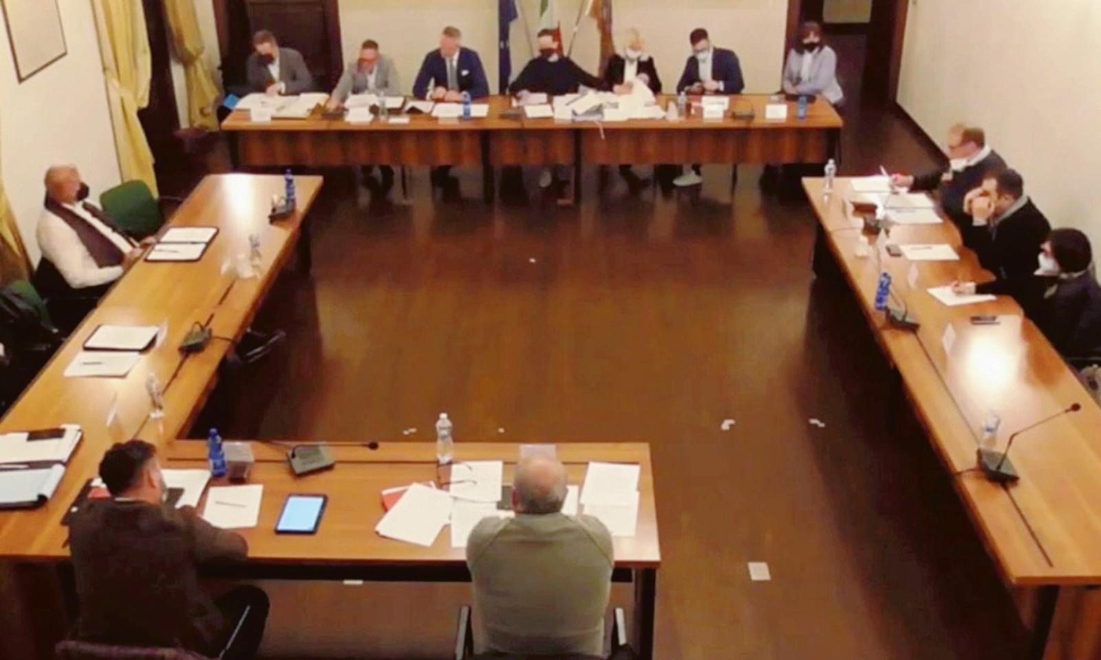 Debiti fuori bilancio, si discute in aula