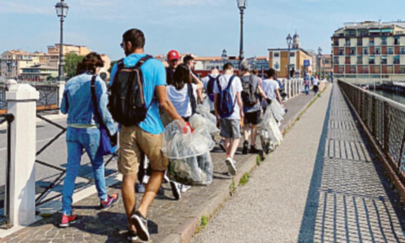 Gli studenti ripuliscono il Lusenzo con Green Bei