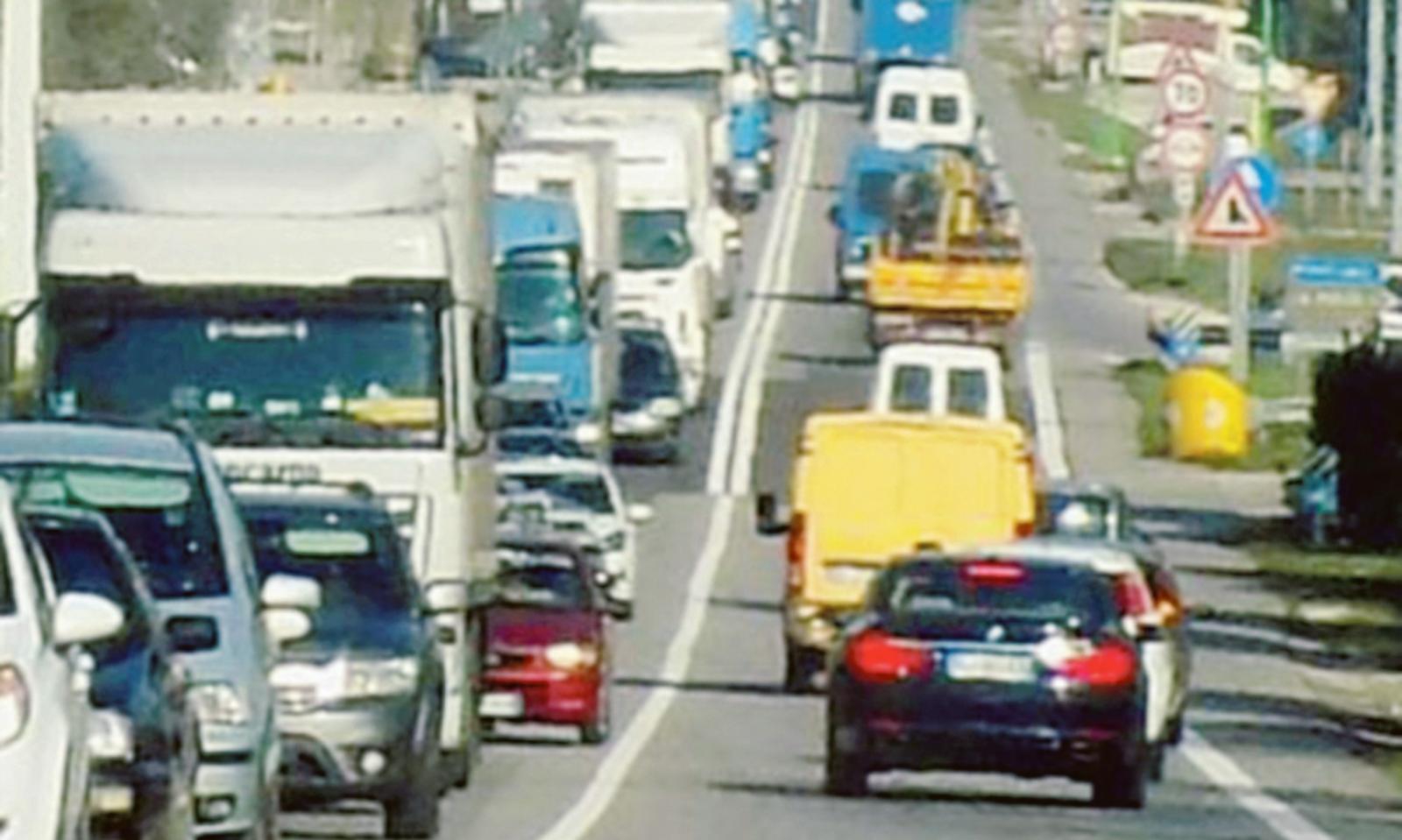 Romea, frontale auto-camper: 5 feriti