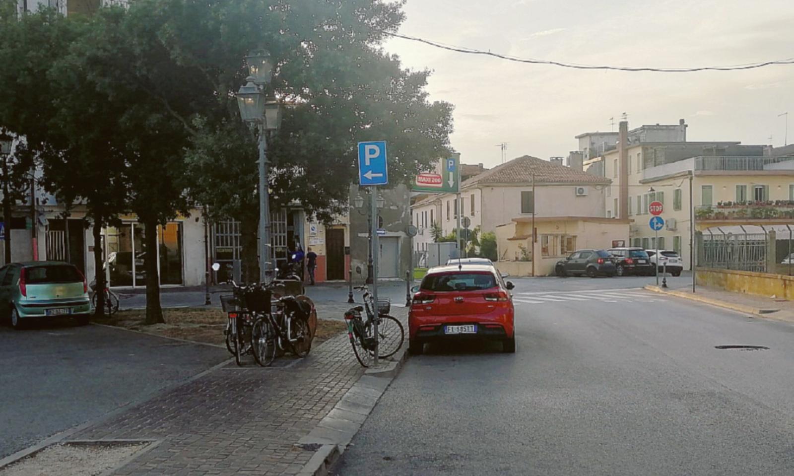 Scontro moto bici, grave 67enne