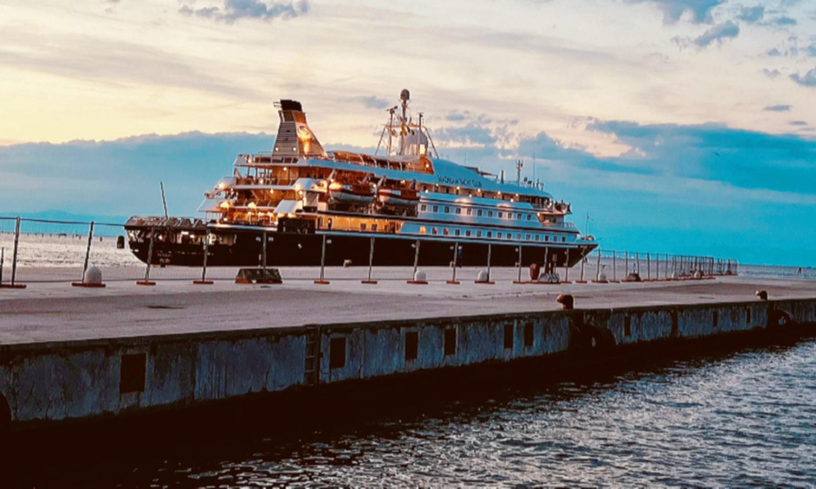 La nave da crociera di lusso sceglie il Porto Saloni