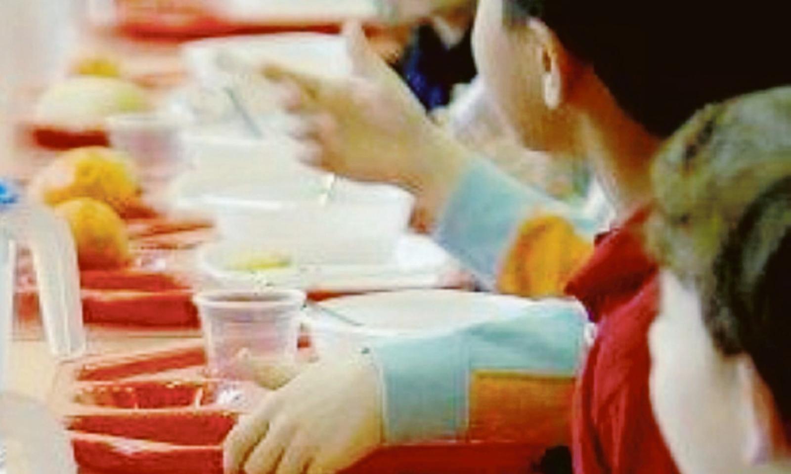 Riparte il servizio mensa, ma cambia gestore