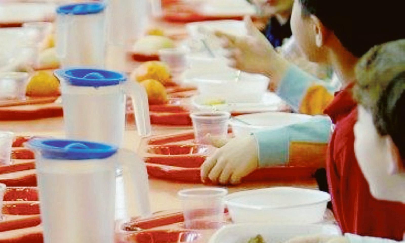 Scuola, aumenta il servizio mensa