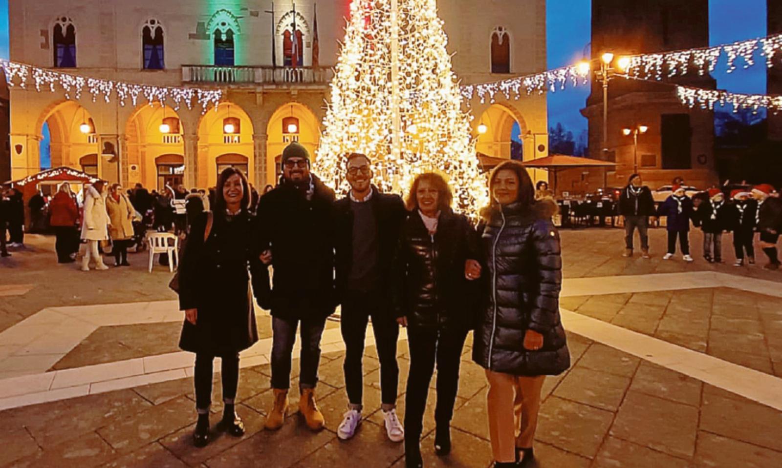 3, 2, 1... si accende il Natale